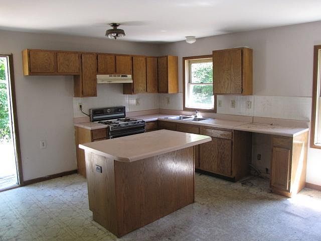 2nd image of 10511 Podunk Rd NE