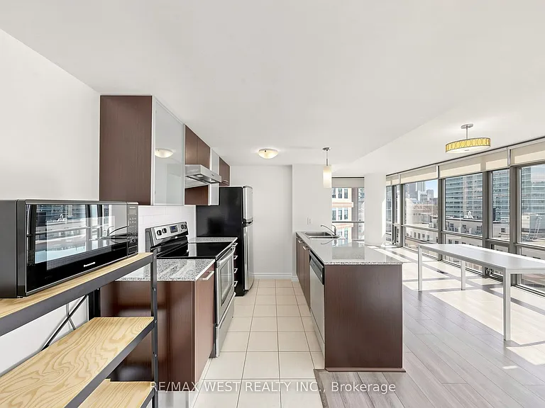 38 Grenville St #1203 — Photo 8