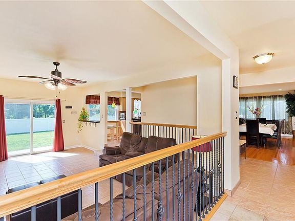2nd image of 435 Brentwood Dr
