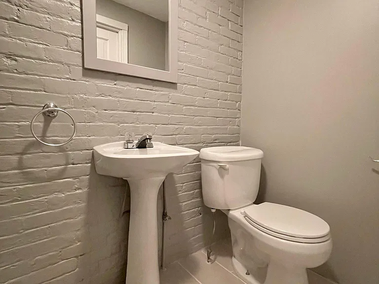 2045 W 38th St #D — Photo 19