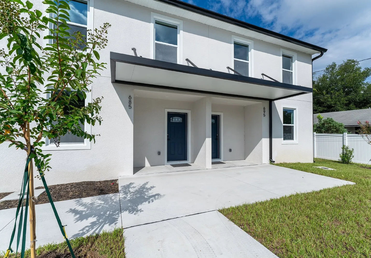 4 bed, 2.0 bath, 1366 sqft, $1,900 — Photo 1