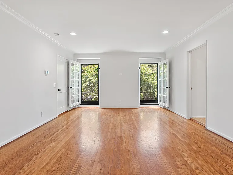 11053 Strathmore Dr — Photo 34