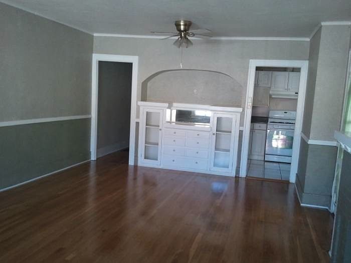 Living Room/ Dining