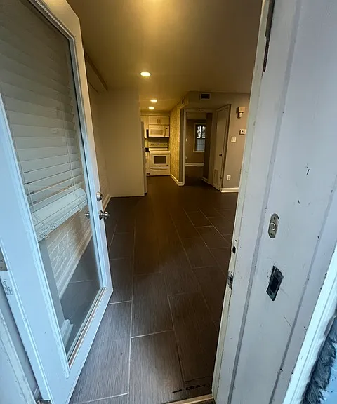 117 10th St NE #B — Photo 2