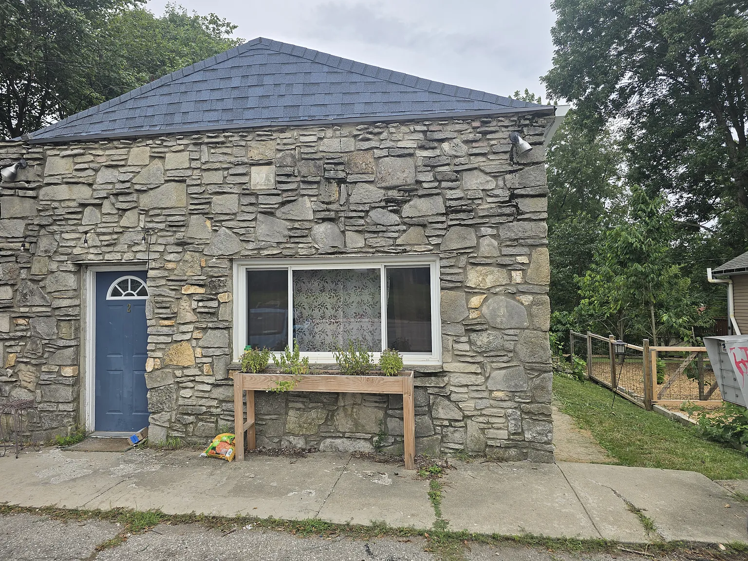 Convenient Rogers St Apartment — Photo 1