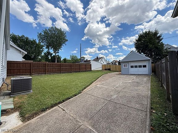 5th image of 8314 Vineyard Ave