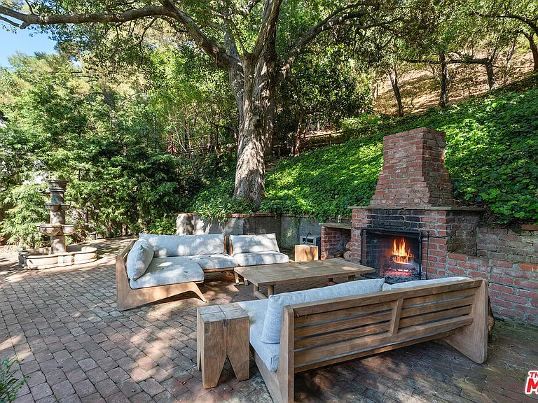 8926 Wonderland Ave — Photo 22