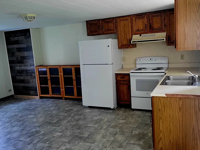 4075 W Lincoln Hwy — Photo 2