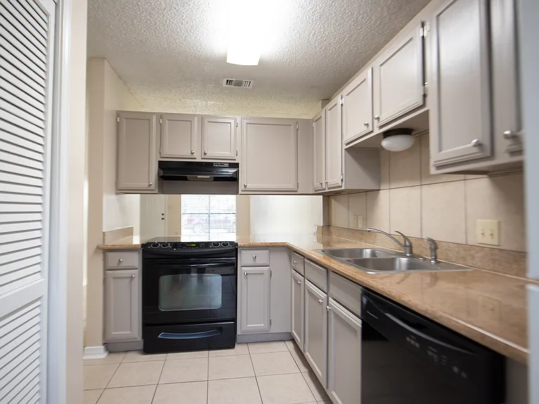 Perkins Place Townhomes — Photo 3