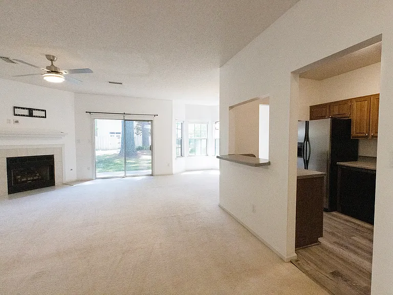 1355 Lake Dr — Photo 4