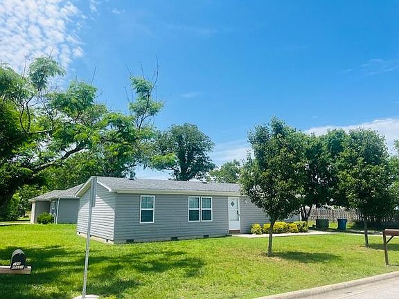 3rd image of 110 Brianna Drive