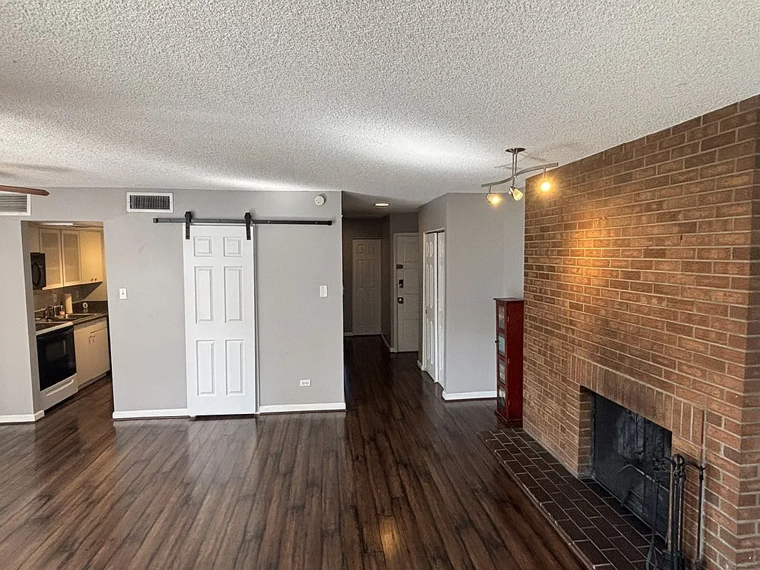 2 bed, 2.0 bath, 1029 sqft, $2,400 — Photo 3