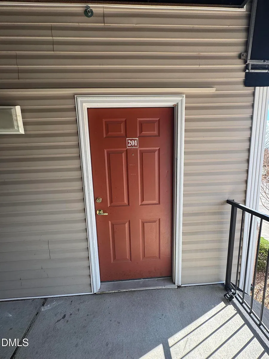 Building Photo - 2501 Huntscroft Ln #201