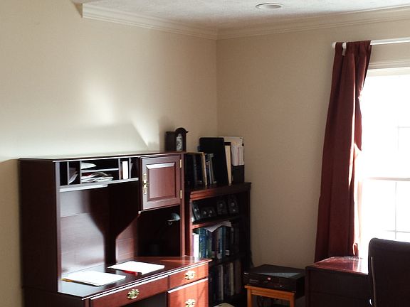 5th image of 636 Amberdale West Cir