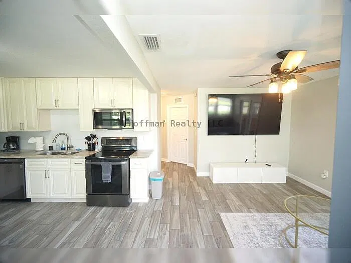 3 bed, 2.0 bath, 1054 sqft, $2,795 — Photo 3