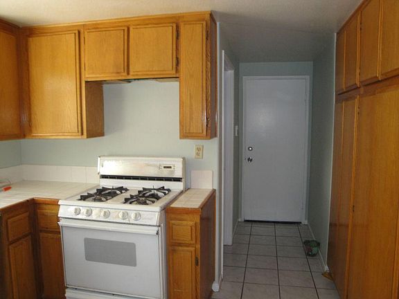 4th image of 12851 Portola St