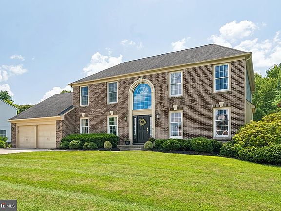 5th image of 25 Periwinkle Dr
