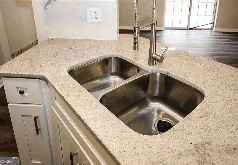 121 Stoneforest Dr — Photo 20