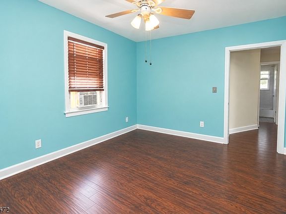 3rd image of 82 Perry St