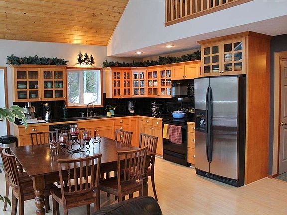5th image of 3258 Crest Dr