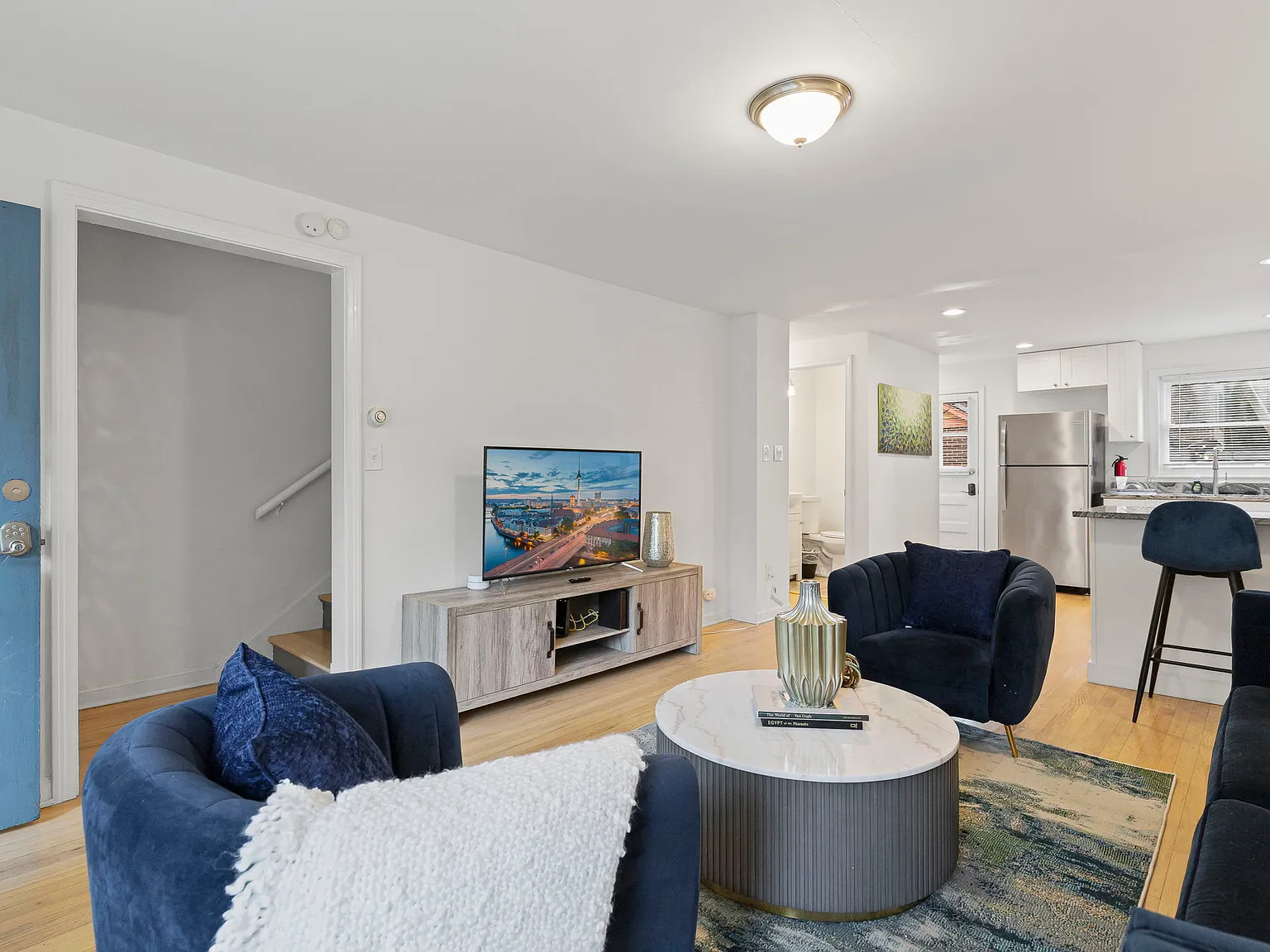 2 bed, 1.5 bath, 900 sqft, $1,895 — Photo 3