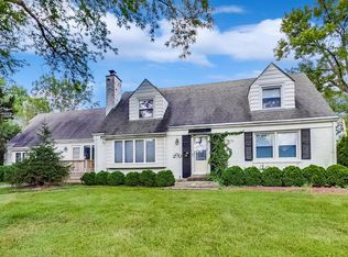 200 Grant Ave, Clarendon Hills, IL 60514