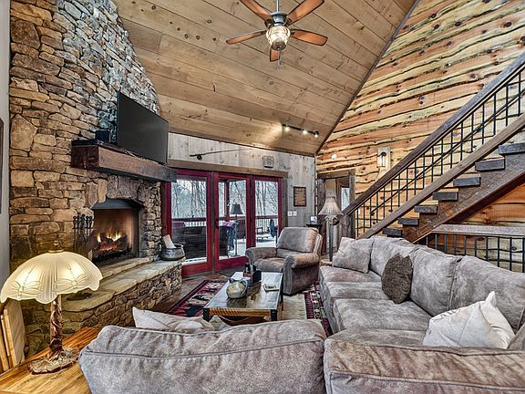 3rd image of 389 Toccoa Preserve Ln