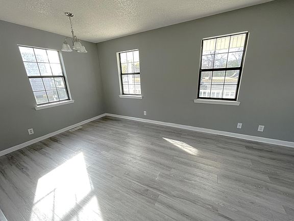 3rd image of 936 Avenue C