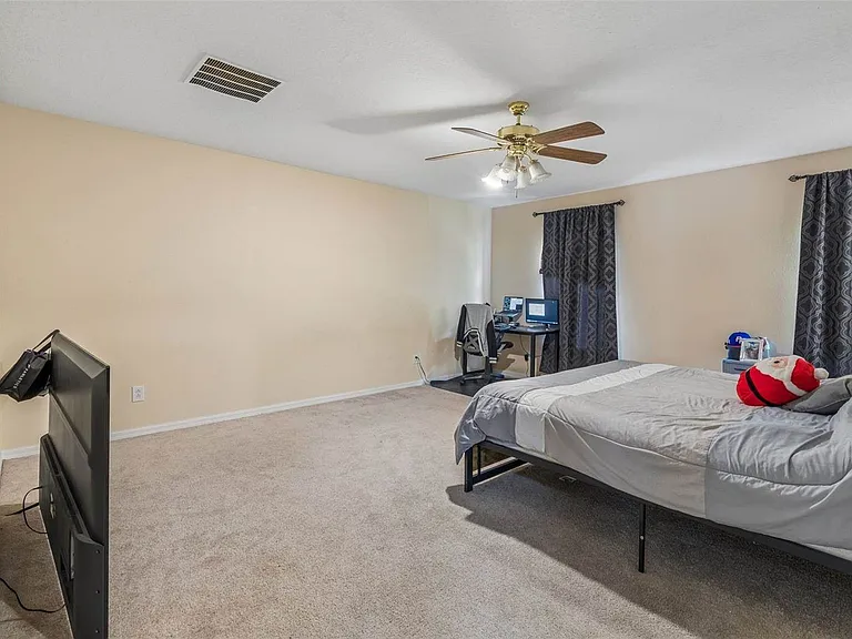 2401 Silvermoss Dr — Photo 32