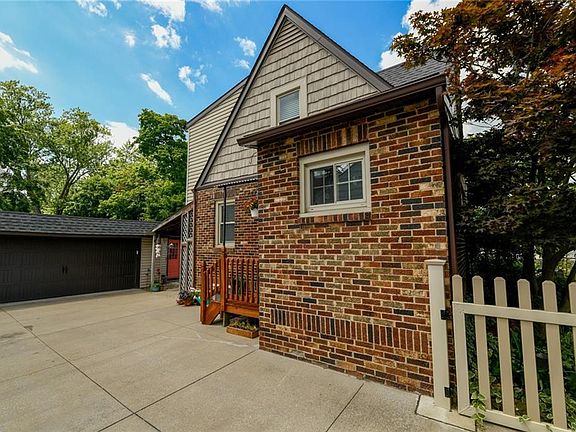 3rd image of 2710 Oakwood Dr