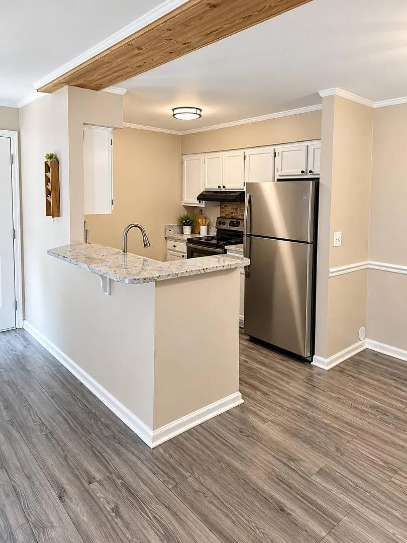 1054 Anna Knapp Blvd - 6B — Photo 2