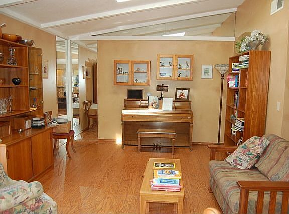 5th image of 7180 Lynridge Ct