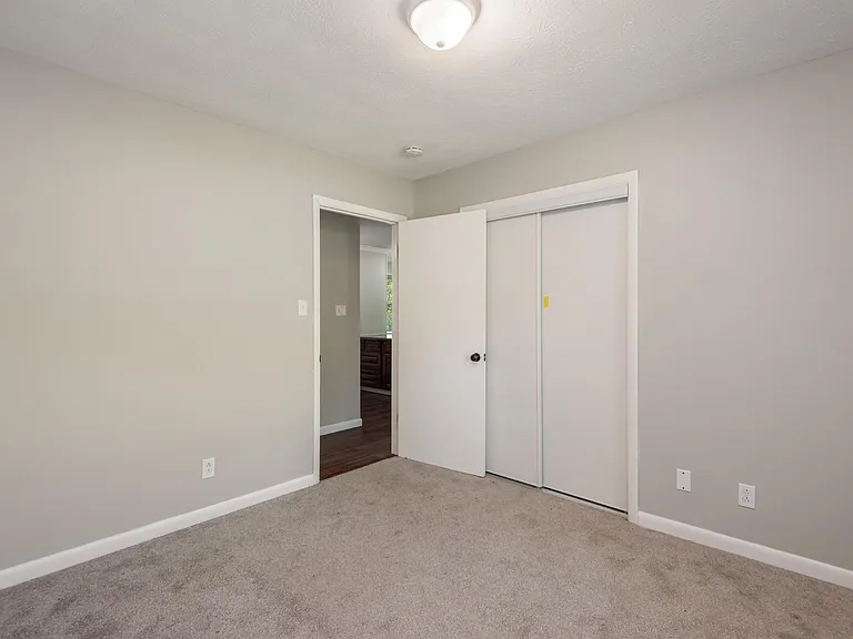 3218 Chantilly Dr — Photo 4