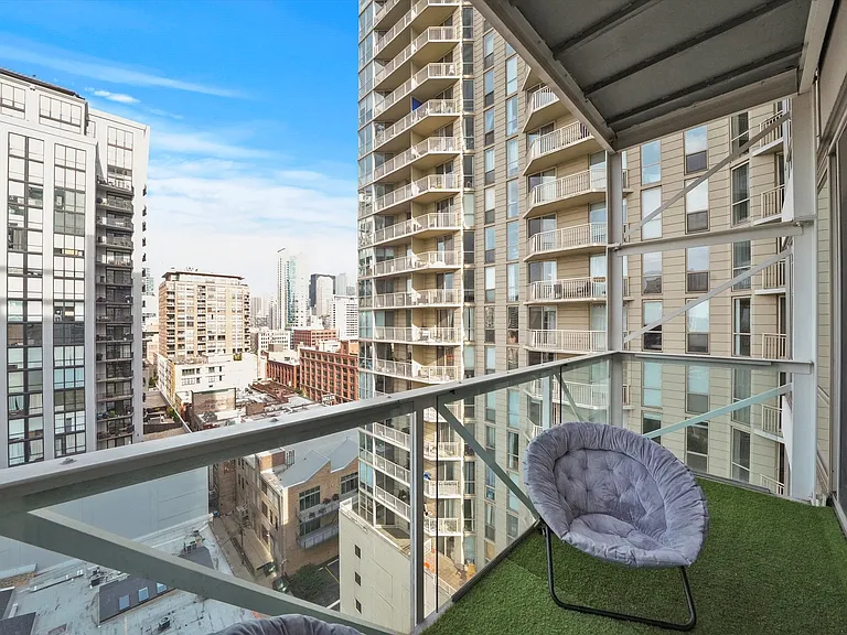 653 N Kingsbury St #1207 — Photo 7