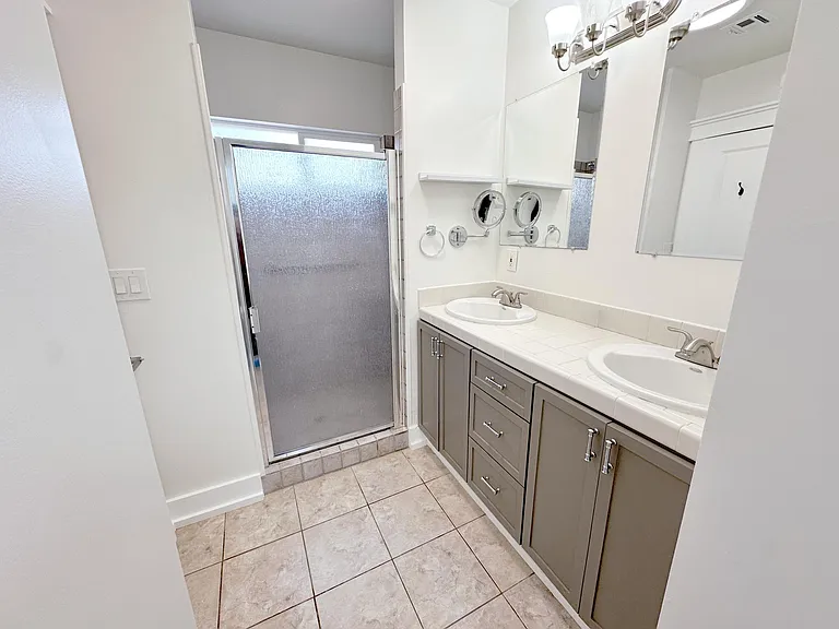 Master bathroom, dual vanities, shower, toilet