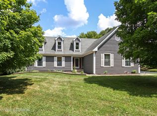 992 Plum Tree Rd, Fox River Grove, IL 60021