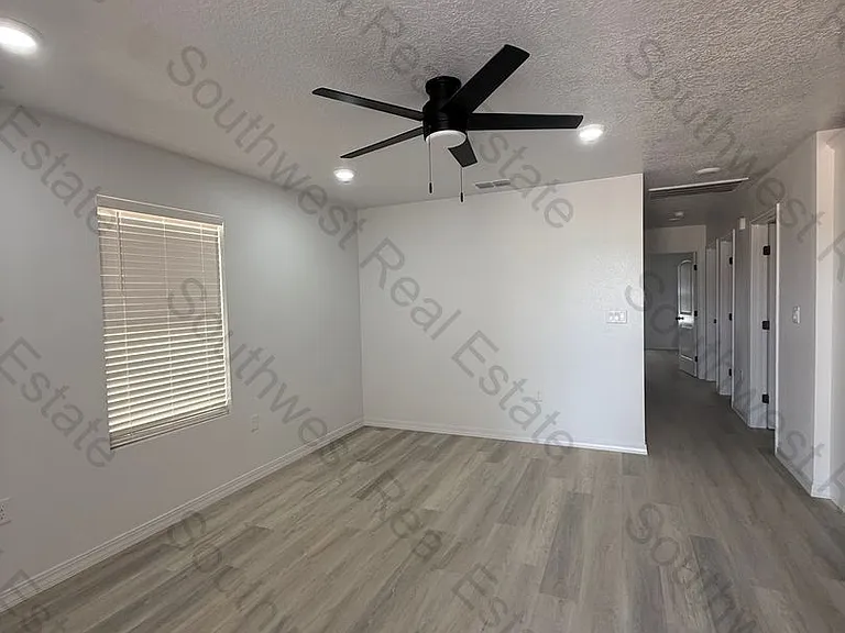 305 Starlite Dr — Photo 3