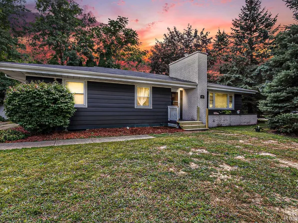 411 Jefferson St, Fenton, MI 48430