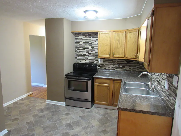 619 Mull Ave — Photo 16