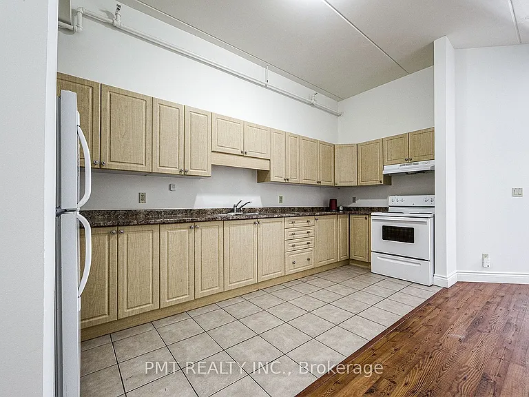 150 Colborne St #208 — Photo 6