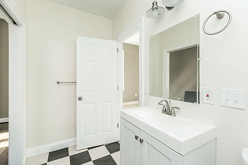 411 N Charles St #3B Photo 1 411 N Charles St #3B Photo 1