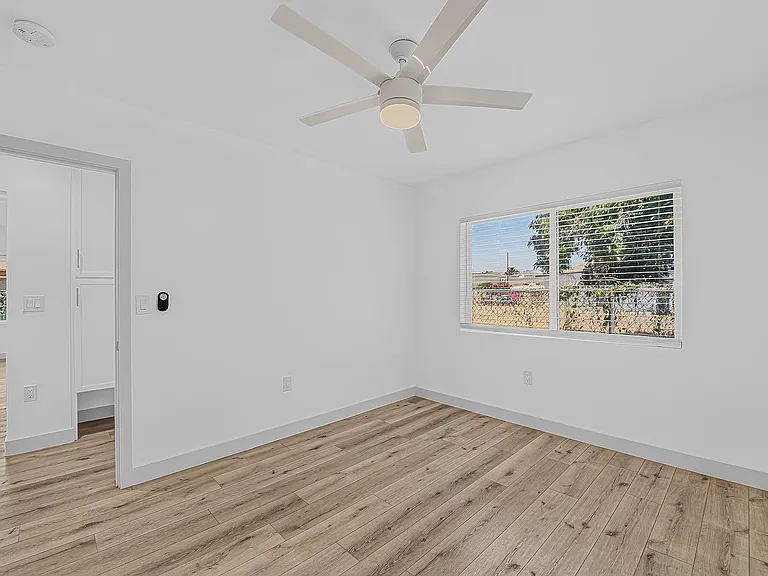 933 Alamitos Ave — Photo 30