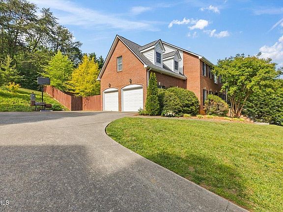 3rd image of 3304 Green Meadows Dr
