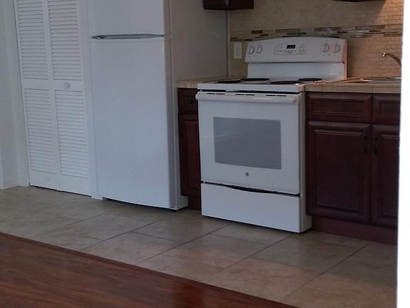 2nd image of 1420 NW 3rd Ave