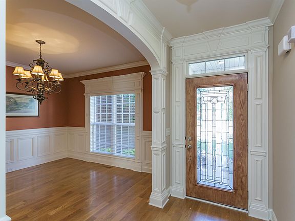 5th image of 2719 Crowne Pointe Dr