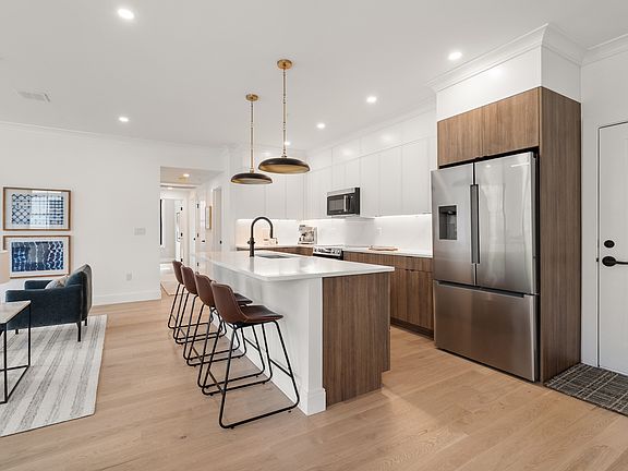 5th image of 228 Washington St #3