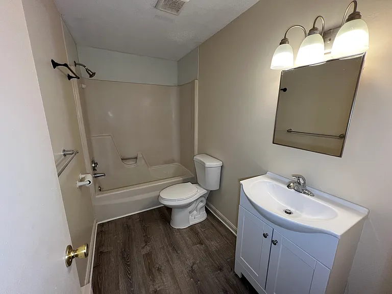 4 Culdaff St #J — Photo 7