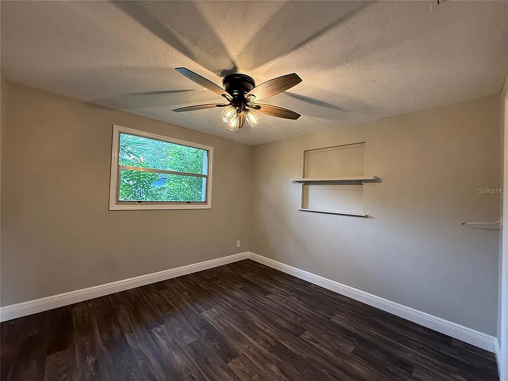3 bed, 1.0 bath, 840 sqft, $2,500 — Photo 4