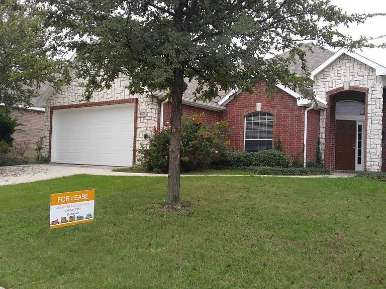 1028 ponderosa ridge , cross street Hart.