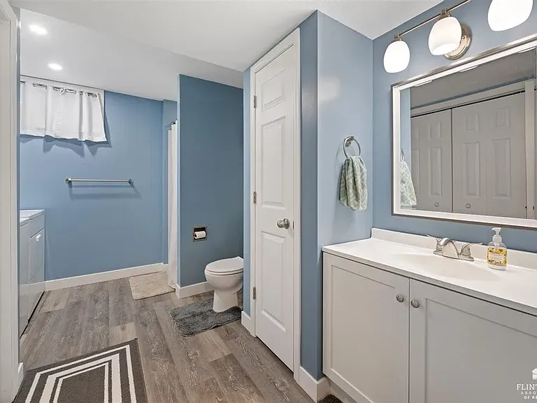 308 Harvey Cir — Photo 9